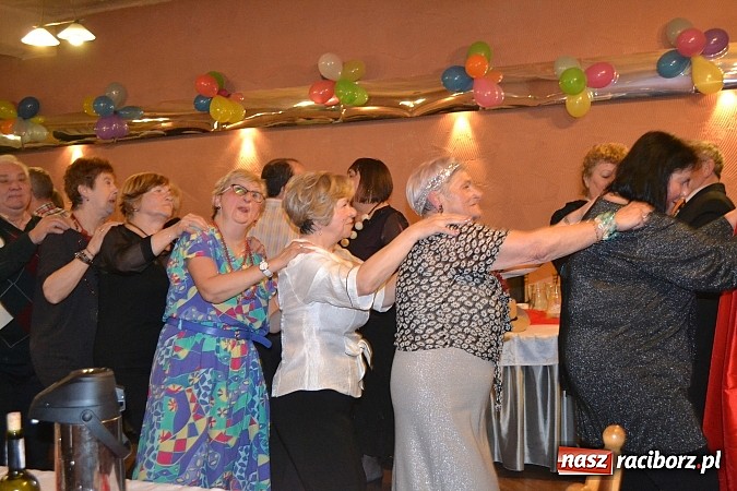 Zdjęcie w galerii na portalu naszraciborz.pl: Seniorzy z Kuźni Raciborskiej na balu przebierańców wiadomości z regionu