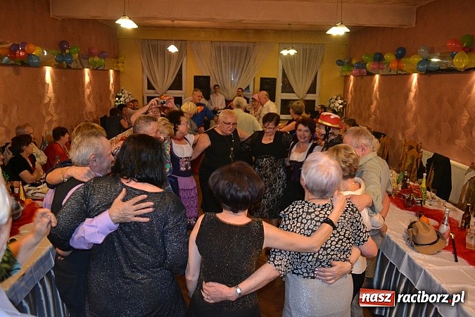 Zdjęcie w galerii na portalu naszraciborz.pl: Seniorzy z Kuźni Raciborskiej na balu przebierańców wiadomości z regionu