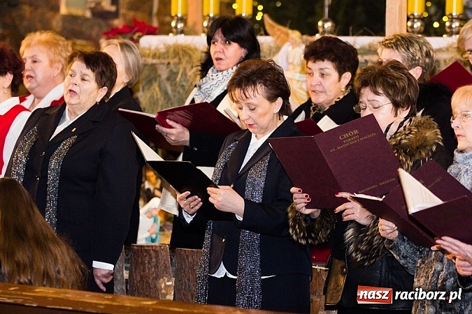 Zdjęcie w galerii na portalu naszraciborz.pl: Wsp&oacute;lne kolędowanie w okrąglaku wiadomości z regionu