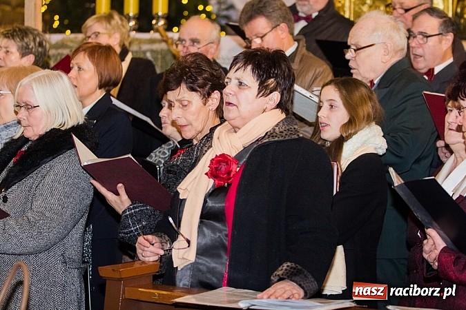 Zdjęcie w galerii na portalu naszraciborz.pl: Wsp&oacute;lne kolędowanie w okrąglaku wiadomości z regionu