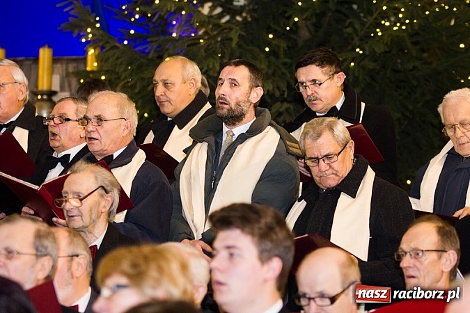 Zdjęcie w galerii na portalu naszraciborz.pl: Wsp&oacute;lne kolędowanie w okrąglaku wiadomości z regionu
