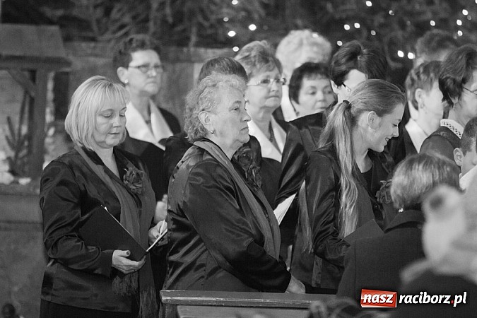 Zdjęcie w galerii na portalu naszraciborz.pl: Wsp&oacute;lne kolędowanie w okrąglaku wiadomości z regionu