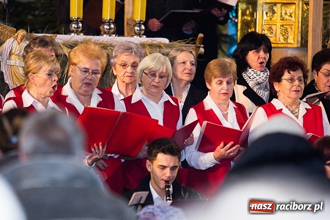Zdjęcie w galerii na portalu naszraciborz.pl: Wsp&oacute;lne kolędowanie w okrąglaku wiadomości z regionu
