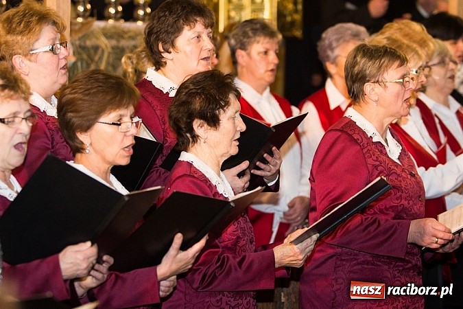 Zdjęcie w galerii na portalu naszraciborz.pl: Wsp&oacute;lne kolędowanie w okrąglaku wiadomości z regionu