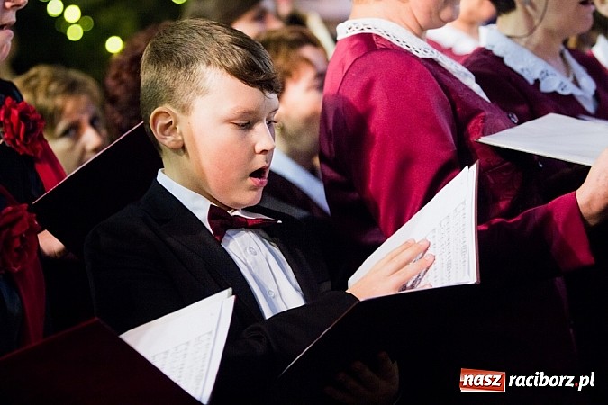 Zdjęcie w galerii na portalu naszraciborz.pl: Wsp&oacute;lne kolędowanie w okrąglaku wiadomości z regionu