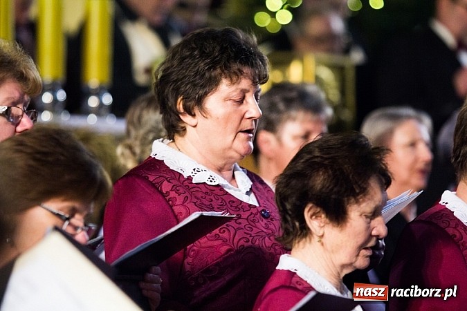 Zdjęcie w galerii na portalu naszraciborz.pl: Wsp&oacute;lne kolędowanie w okrąglaku wiadomości z regionu