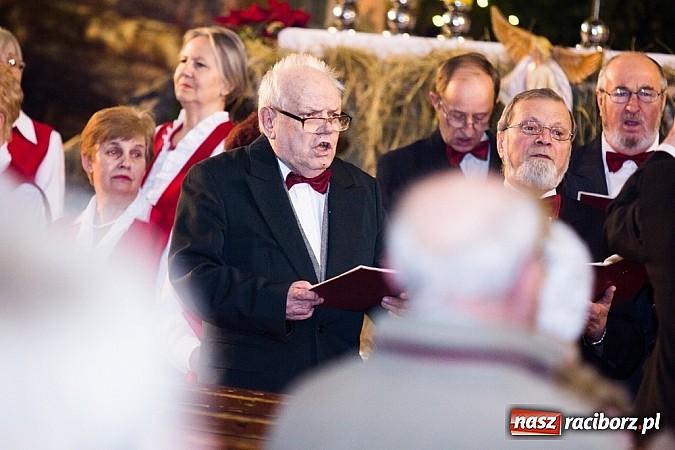 Zdjęcie w galerii na portalu naszraciborz.pl: Wsp&oacute;lne kolędowanie w okrąglaku wiadomości z regionu
