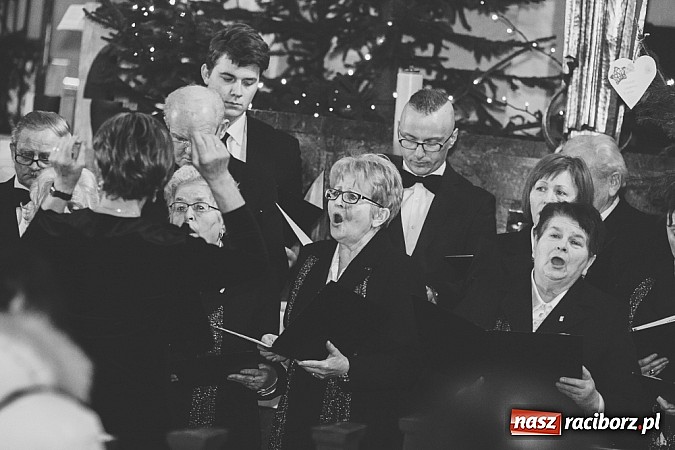Zdjęcie w galerii na portalu naszraciborz.pl: Wsp&oacute;lne kolędowanie w okrąglaku wiadomości z regionu