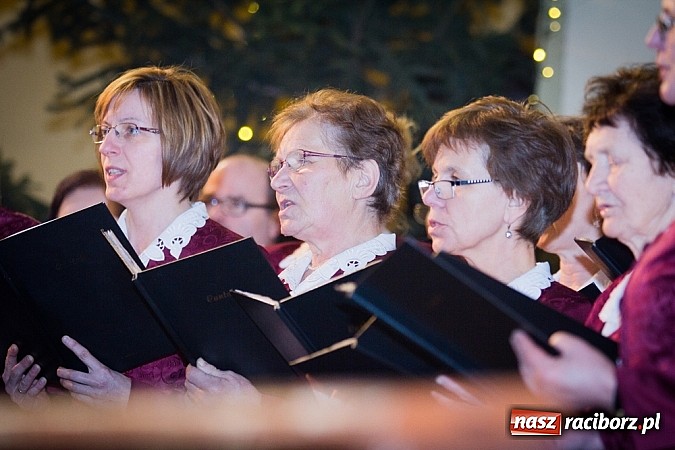 Zdjęcie w galerii na portalu naszraciborz.pl: Wsp&oacute;lne kolędowanie w okrąglaku wiadomości z regionu