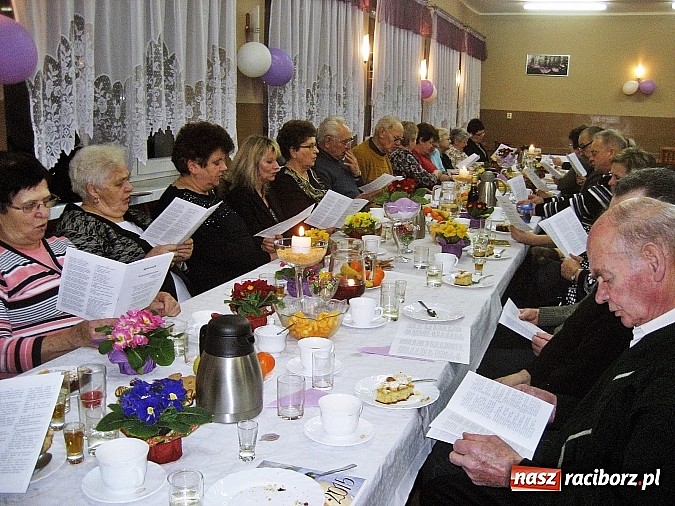 Zdjęcie w galerii na portalu naszraciborz.pl: Rozśpiewani seniorzy z Rudy Kozielskiej wiadomości z regionu