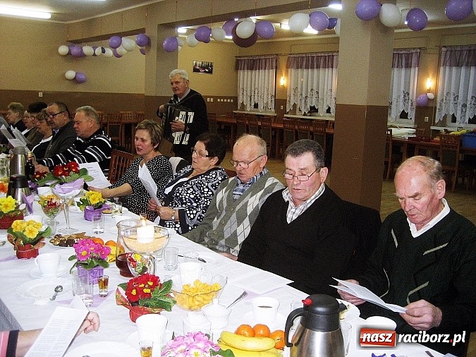 Zdjęcie w galerii na portalu naszraciborz.pl: Rozśpiewani seniorzy z Rudy Kozielskiej wiadomości z regionu