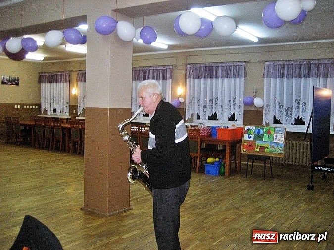 Zdjęcie w galerii na portalu naszraciborz.pl: Rozśpiewani seniorzy z Rudy Kozielskiej wiadomości z regionu