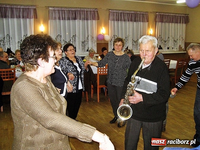 Zdjęcie w galerii na portalu naszraciborz.pl: Rozśpiewani seniorzy z Rudy Kozielskiej wiadomości z regionu