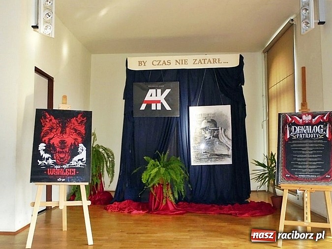 Zdjęcie w galerii na portalu naszraciborz.pl: Międzygimnazjalny konkurs wiedzy - Żołnierze Niezłomni, Wyklęci wiadomości z regionu