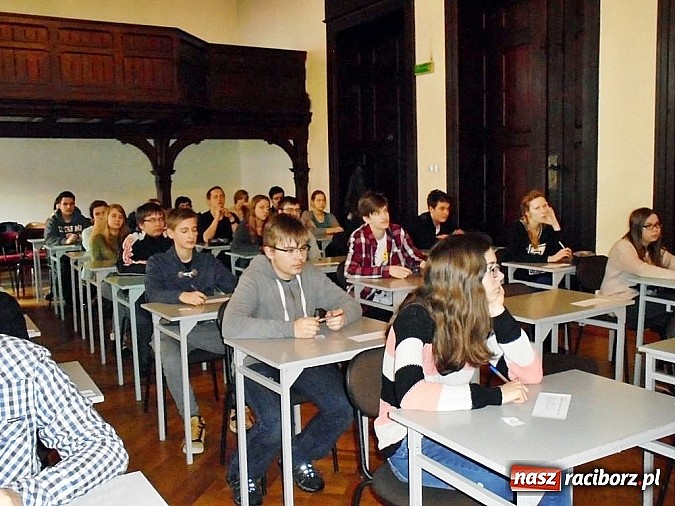 Zdjęcie w galerii na portalu naszraciborz.pl: Międzygimnazjalny konkurs wiedzy - Żołnierze Niezłomni, Wyklęci wiadomości z regionu