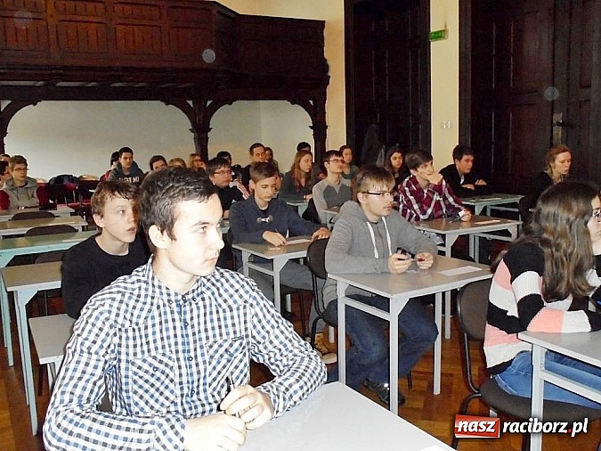 Zdjęcie w galerii na portalu naszraciborz.pl: Międzygimnazjalny konkurs wiedzy - Żołnierze Niezłomni, Wyklęci wiadomości z regionu