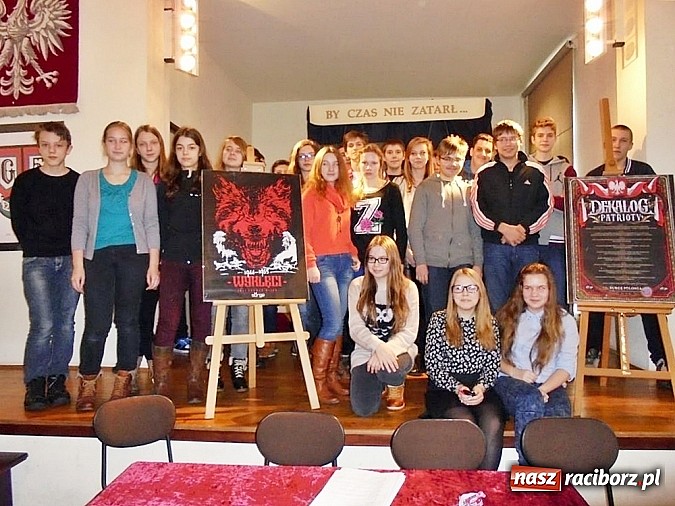Zdjęcie w galerii na portalu naszraciborz.pl: Międzygimnazjalny konkurs wiedzy - Żołnierze Niezłomni, Wyklęci wiadomości z regionu