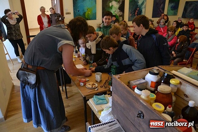 Zdjęcie w galerii na portalu naszraciborz.pl: Spotkanie z alchemikiem zainaugurowało Zamkową Zimową Akademię Nauki 2015  wiadomości z regionu