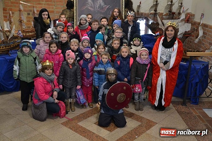 Zdjęcie w galerii na portalu naszraciborz.pl: Spotkanie z alchemikiem zainaugurowało Zamkową Zimową Akademię Nauki 2015  wiadomości z regionu