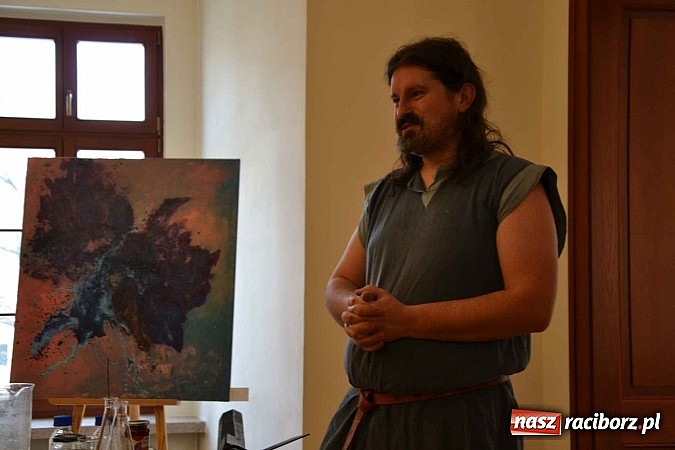 Zdjęcie w galerii na portalu naszraciborz.pl: Spotkanie z alchemikiem zainaugurowało Zamkową Zimową Akademię Nauki 2015  wiadomości z regionu