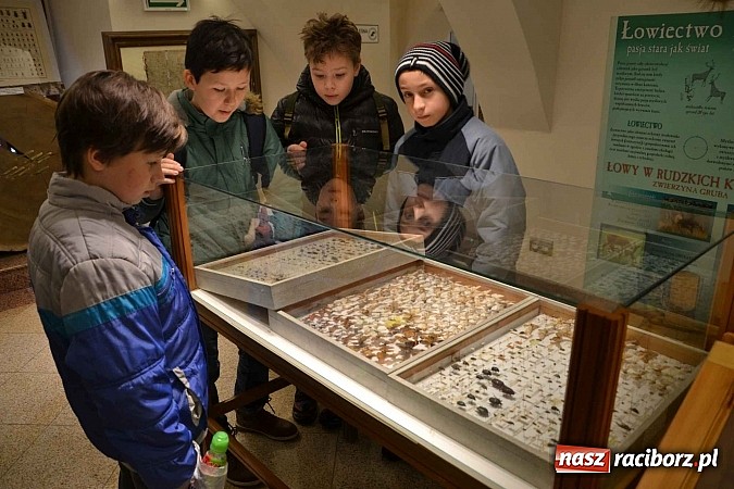 Zdjęcie w galerii na portalu naszraciborz.pl: Spotkanie z alchemikiem zainaugurowało Zamkową Zimową Akademię Nauki 2015  wiadomości z regionu