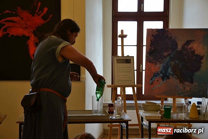 Zdjęcie w galerii na portalu naszraciborz.pl: Spotkanie z alchemikiem zainaugurowało Zamkową Zimową Akademię Nauki 2015  wiadomości z regionu