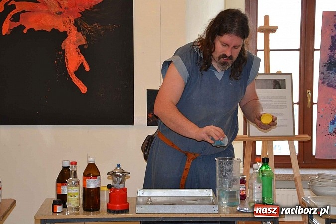 Zdjęcie w galerii na portalu naszraciborz.pl: Spotkanie z alchemikiem zainaugurowało Zamkową Zimową Akademię Nauki 2015  wiadomości z regionu