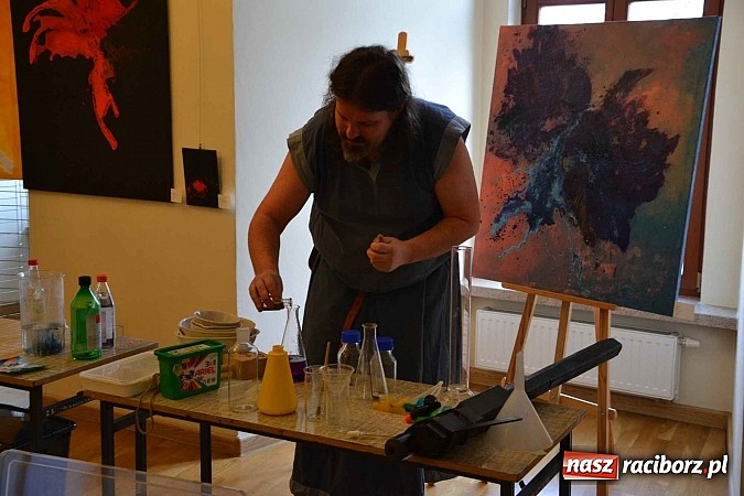 Zdjęcie w galerii na portalu naszraciborz.pl: Spotkanie z alchemikiem zainaugurowało Zamkową Zimową Akademię Nauki 2015  wiadomości z regionu