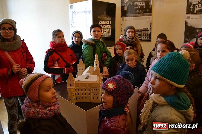 Zdjęcie w galerii na portalu naszraciborz.pl: Spotkanie z alchemikiem zainaugurowało Zamkową Zimową Akademię Nauki 2015  wiadomości z regionu