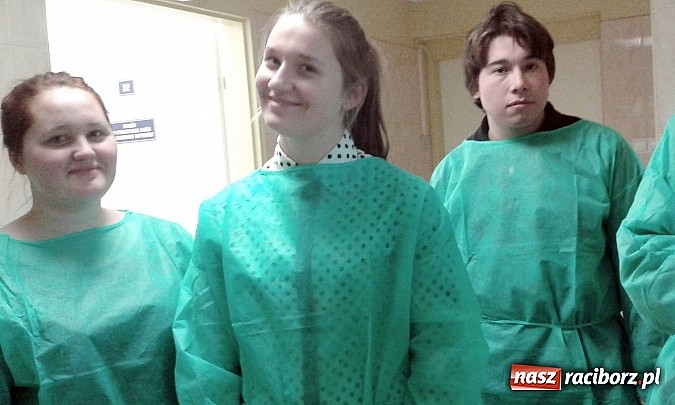 Zdjęcie w galerii na portalu naszraciborz.pl: Chemicy z ZSZ na praktykach w szpitalu  wiadomości z regionu