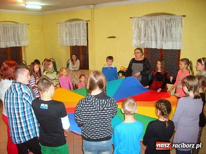 Zdjęcie w galerii na portalu naszraciborz.pl: Teatrzyk Niewielki w Domu Dziecka wiadomości z regionu