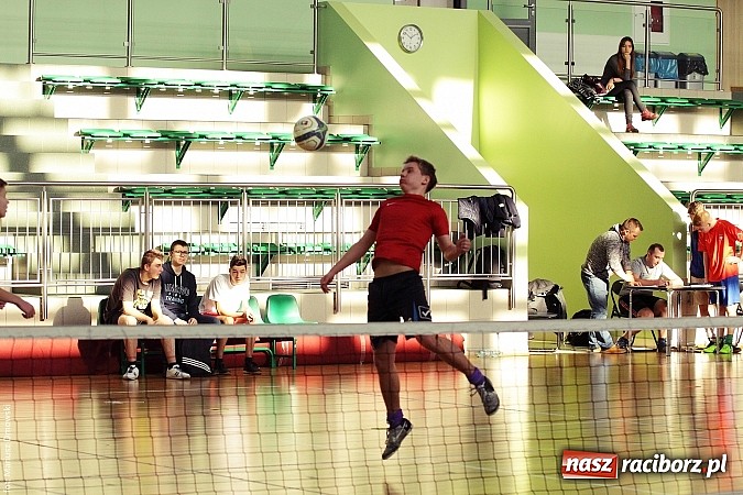 Zdjęcie w galerii na portalu naszraciborz.pl: Siatkonoga na Arenie Rafako wiadomości z regionu