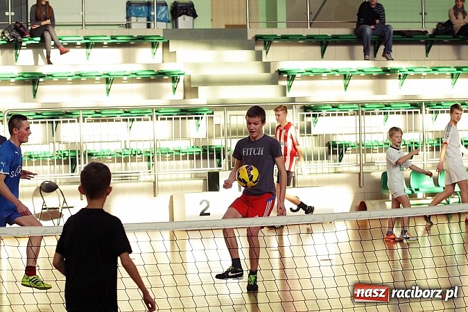 Zdjęcie w galerii na portalu naszraciborz.pl: Siatkonoga na Arenie Rafako wiadomości z regionu