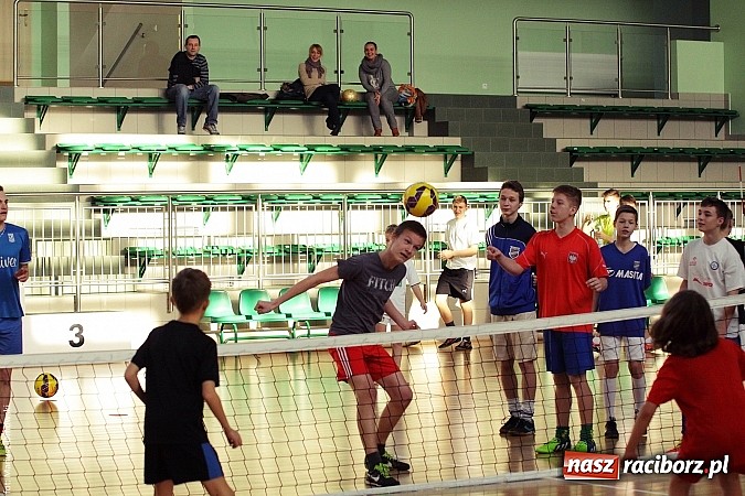 Zdjęcie w galerii na portalu naszraciborz.pl: Siatkonoga na Arenie Rafako wiadomości z regionu