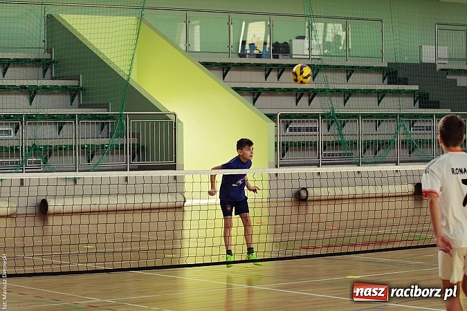 Zdjęcie w galerii na portalu naszraciborz.pl: Siatkonoga na Arenie Rafako wiadomości z regionu