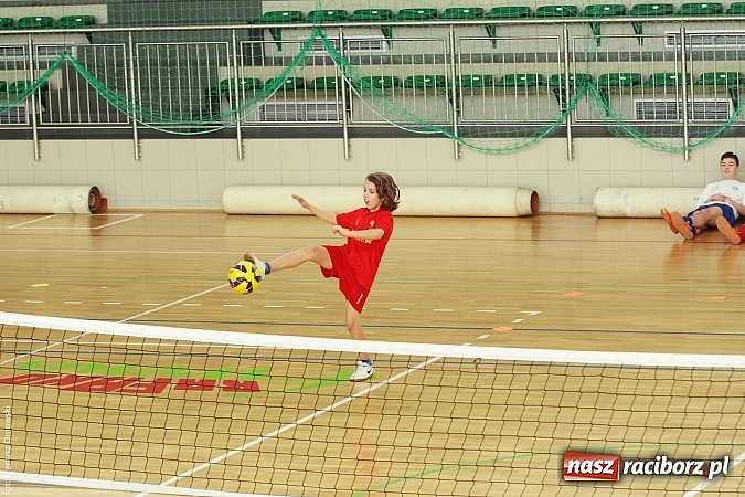 Zdjęcie w galerii na portalu naszraciborz.pl: Siatkonoga na Arenie Rafako wiadomości z regionu