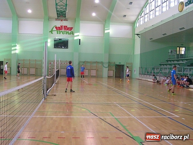 Zdjęcie w galerii na portalu naszraciborz.pl: Siatkonoga na Arenie Rafako wiadomości z regionu