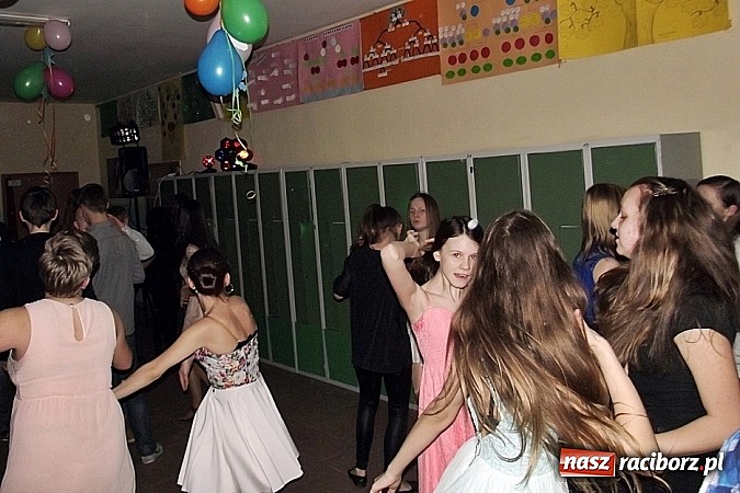 Zdjęcie w galerii na portalu naszraciborz.pl: Tak się bawią gimnazjaliści z Kornowaca! wiadomości z regionu