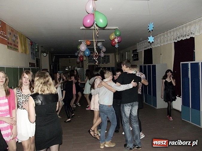 Zdjęcie w galerii na portalu naszraciborz.pl: Tak się bawią gimnazjaliści z Kornowaca! wiadomości z regionu