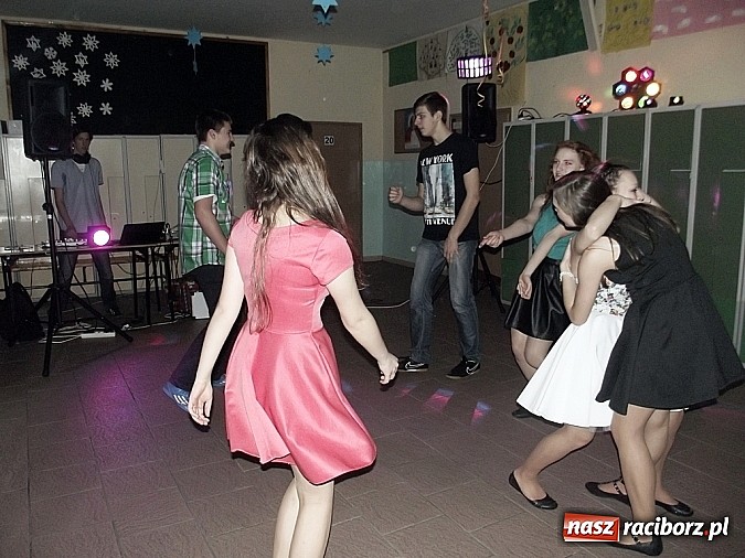 Zdjęcie w galerii na portalu naszraciborz.pl: Tak się bawią gimnazjaliści z Kornowaca! wiadomości z regionu