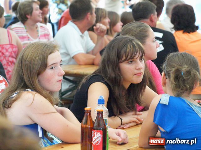 Zdjęcie w galerii na portalu naszraciborz.pl: Dni Krzanowic: UKS zbiera na II ligę wiadomości z regionu