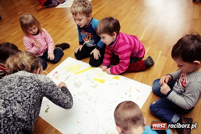 Zdjęcie w galerii na portalu naszraciborz.pl: Studio fryzjerskie oraz kącik plastyczny na Zamku Piastowskim wiadomości z regionu