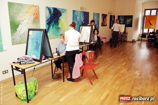 Zdjęcie w galerii na portalu naszraciborz.pl: Studio fryzjerskie oraz kącik plastyczny na Zamku Piastowskim wiadomości z regionu