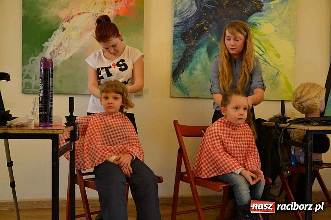 Zdjęcie w galerii na portalu naszraciborz.pl: Studio fryzjerskie oraz kącik plastyczny na Zamku Piastowskim wiadomości z regionu