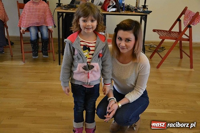 Zdjęcie w galerii na portalu naszraciborz.pl: Studio fryzjerskie oraz kącik plastyczny na Zamku Piastowskim wiadomości z regionu