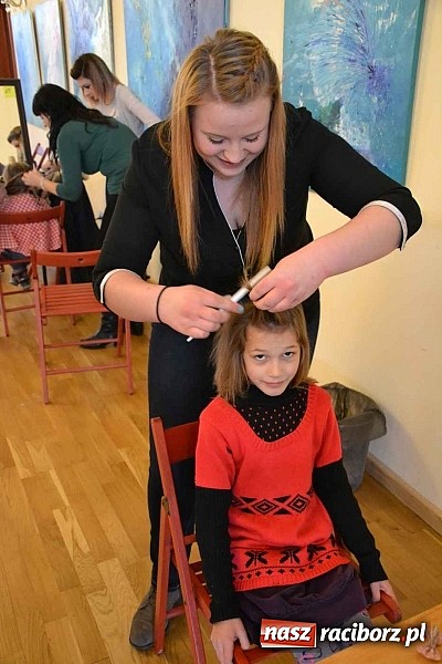 Zdjęcie w galerii na portalu naszraciborz.pl: Studio fryzjerskie oraz kącik plastyczny na Zamku Piastowskim wiadomości z regionu