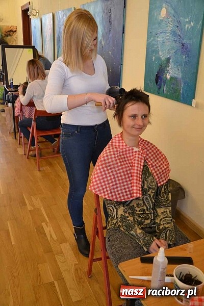 Zdjęcie w galerii na portalu naszraciborz.pl: Studio fryzjerskie oraz kącik plastyczny na Zamku Piastowskim wiadomości z regionu