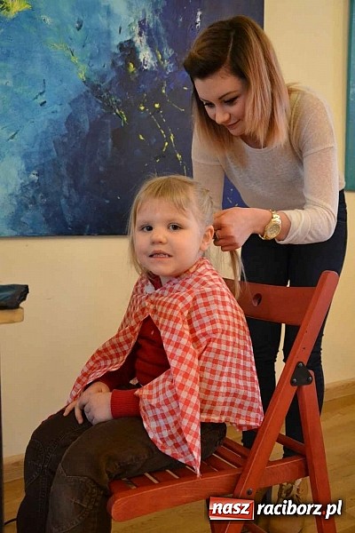 Zdjęcie w galerii na portalu naszraciborz.pl: Studio fryzjerskie oraz kącik plastyczny na Zamku Piastowskim wiadomości z regionu