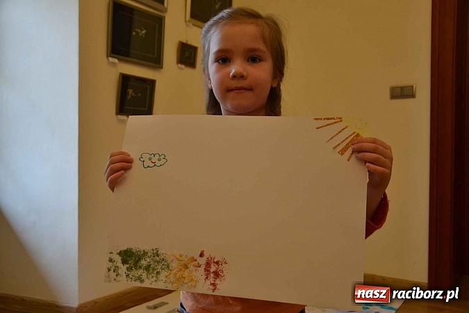 Zdjęcie w galerii na portalu naszraciborz.pl: Studio fryzjerskie oraz kącik plastyczny na Zamku Piastowskim wiadomości z regionu