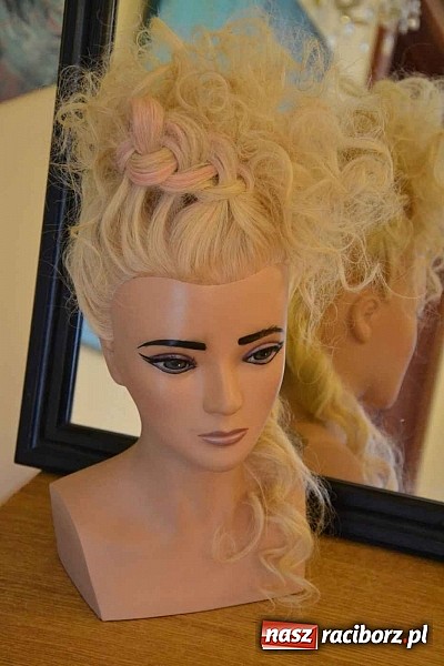 Zdjęcie w galerii na portalu naszraciborz.pl: Studio fryzjerskie oraz kącik plastyczny na Zamku Piastowskim wiadomości z regionu